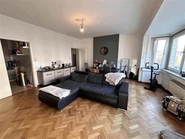 Appartement Te Koop Twee Slaapkamers Nabij Winkels