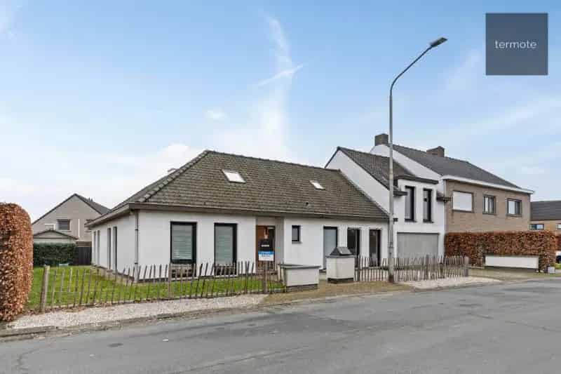 Gerenoveerde gezinswoning 6 slaapkamers te Sint-Eloois-Vijve