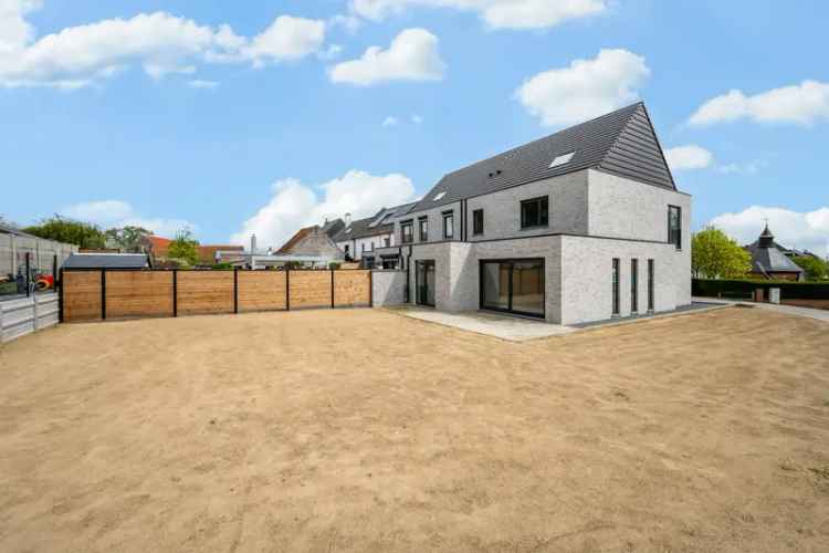 Energiezuinige Huis te Huur met Zonnig Terras en Tuin