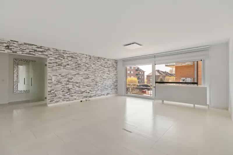 Gerenoveerd 3 Slaapkamer Appartement te Meise
