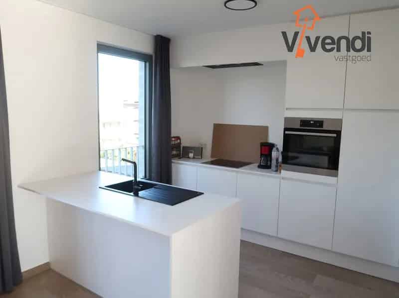 Zonnig 2 Slaapkamer Appartement Te Koop Nabij Centrum