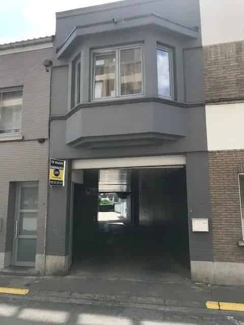 Garagebox te huur rustig gelegen