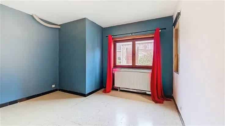 Villa te Koop: 4 Gevels, 2 slaapkamers, Tuin en Garage