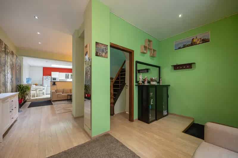 Huis te koop Antwerpen: Ruime woning met 3 slaapkamers en terras