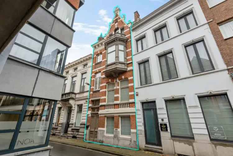 Herenwoning te Boom 6 slaapkamers zwembad