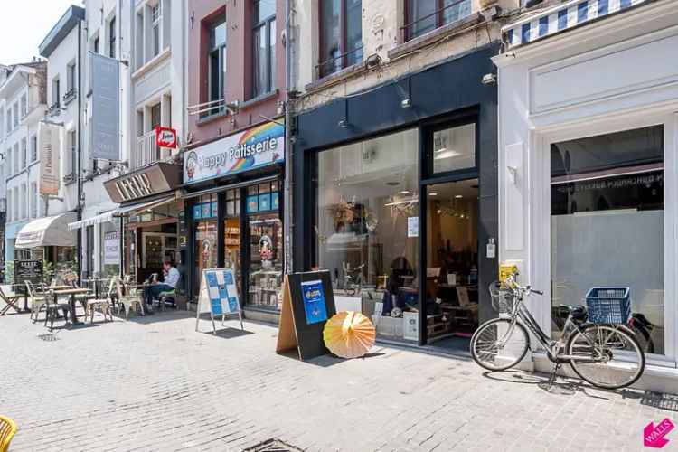 Winkel in de populaire winkel-wandelstraatjes 8254727