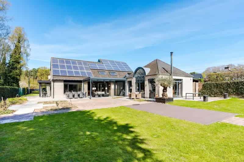 Ruime Villa 5 slaapkamers Atelier Zonnepanelen Garage