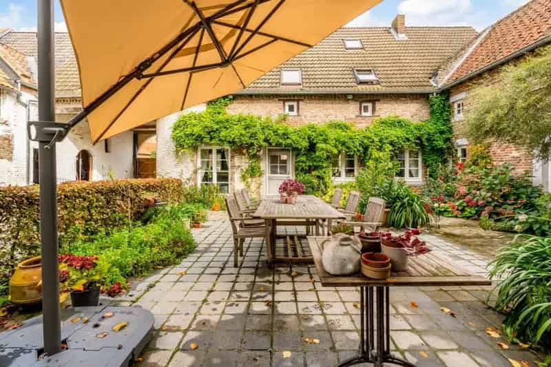 Gerestaureerde hoeve met gastenkamers te Tongeren