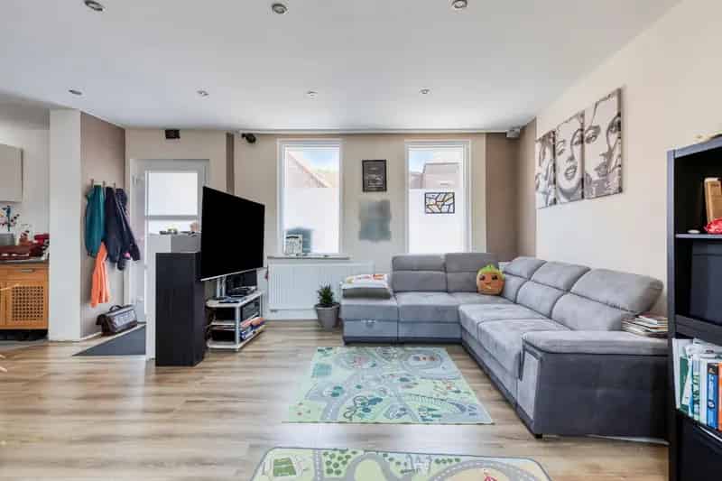 Centraal Gelegen Gerenoveerde 2-Gevelwoning