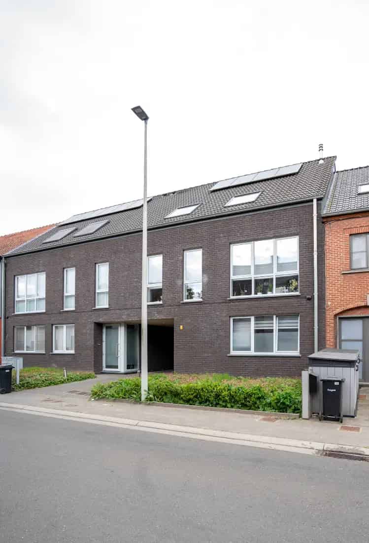 Gelijkvloers Appartement te Koop met Tuin en Garage