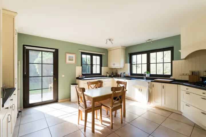 Ruime gezinswoning te koop 5 slaapkamers grote tuin
