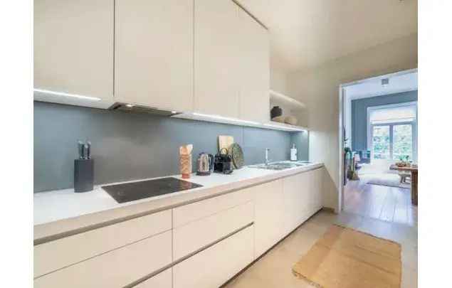 Huur 1 slaapkamer appartement van 130 m² in Brussels