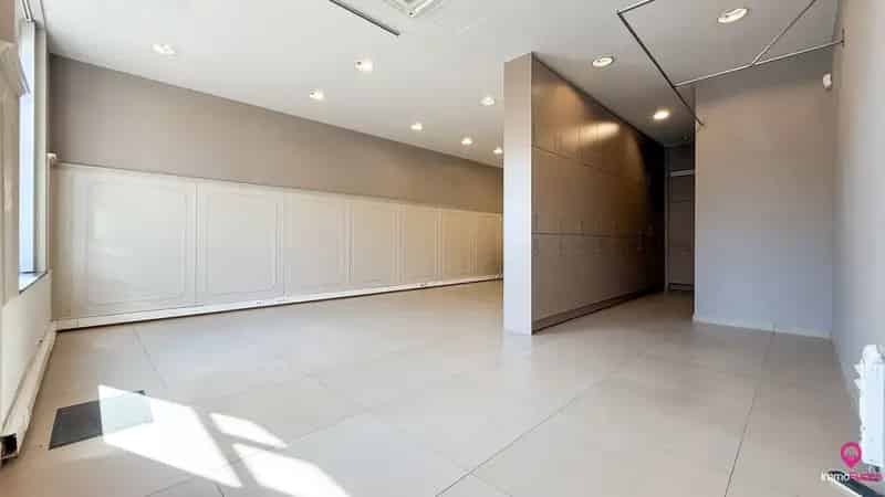 Instapklaar kantoor 71m² met zichtbaarheid centrum Beringen!