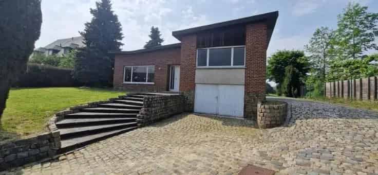 Huis Te Koop 3 slaapkamers grote tuin en garage