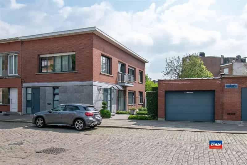 Woonhuis twee appartementen tuin P