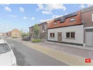 Huis te koop Oostnieuwkerke - Gerenoveerd met 2 slaapkamers en tuin
