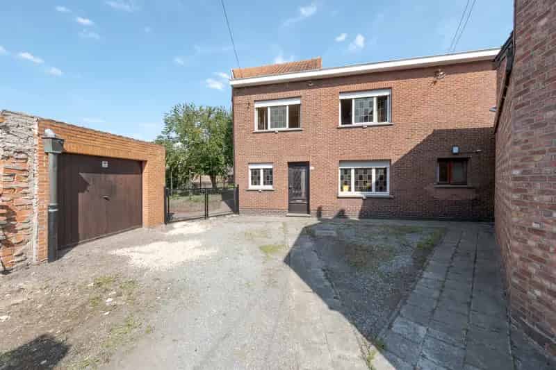 Huis te koop Bornem: Ruime woning met bedrijfsruimte