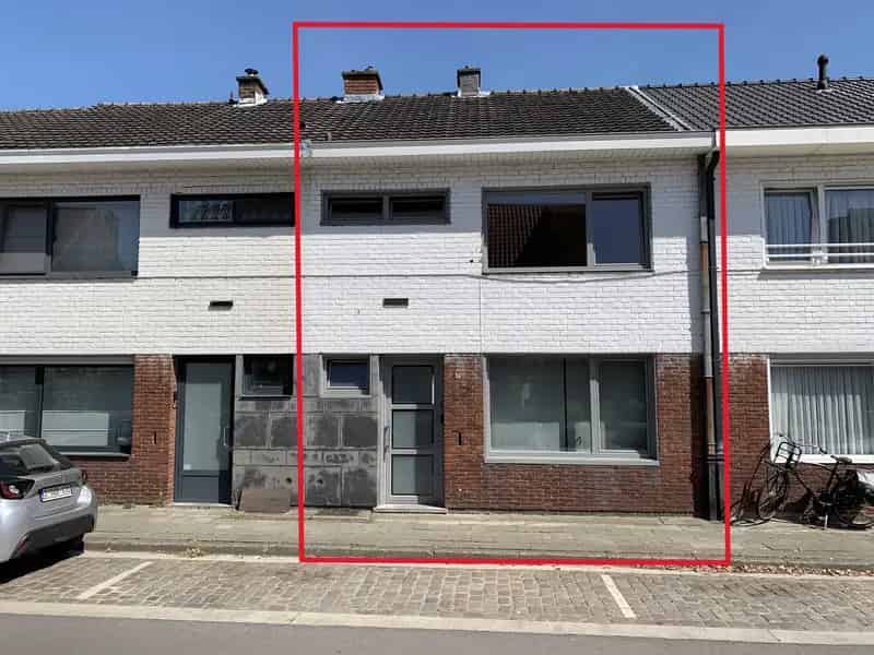 Huis te huur: Gezellige gerenoveerde woning met garage