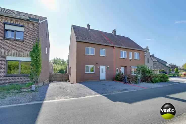 Degelijke woning met weilanden te koop