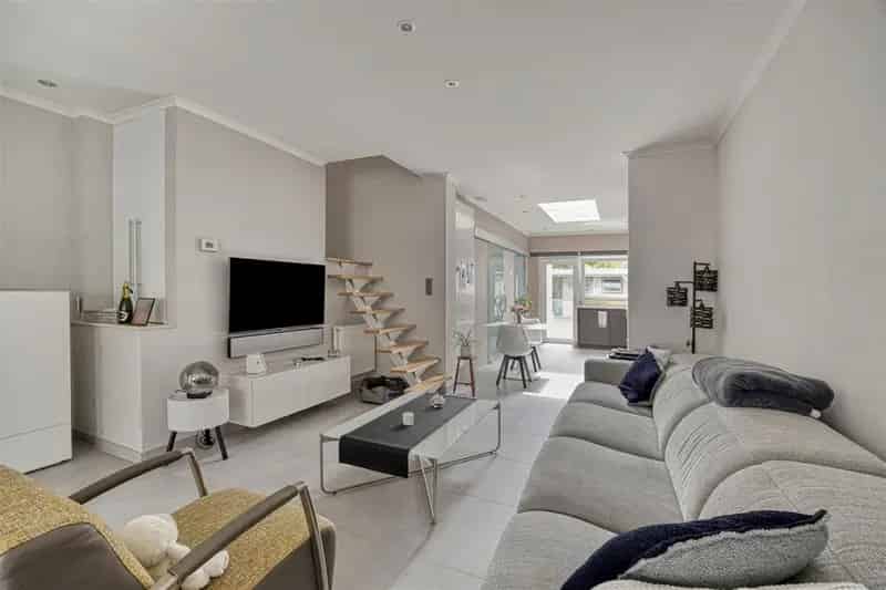 Huis te huur: Gerenoveerde woning met 3 slaapkamers en zonnige tuin