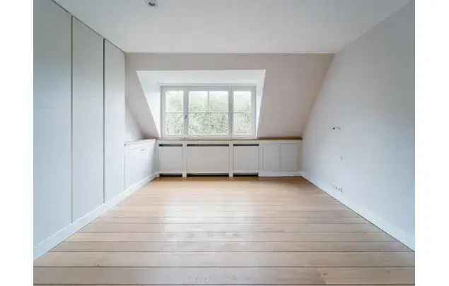 Huur 2 slaapkamer appartement van 155 m² in Brussels