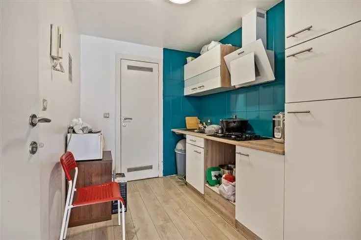 Te koop appartement gerenoveerd met 2 slaapkamers en nabij Tour & Taxis