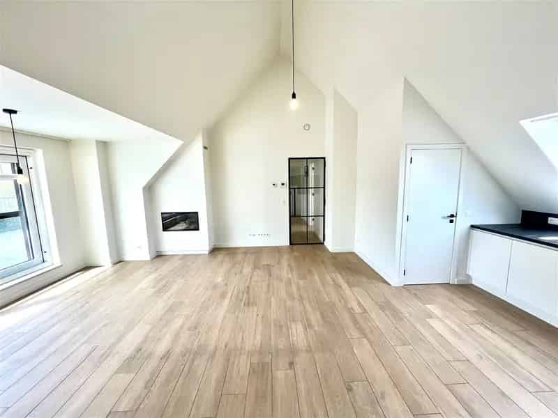 Penthouse te huur 2 slaapkamers ruim dakterras