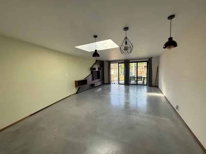 SCHELLEBELLE Gerenoveerde Rijwoning met Terras
