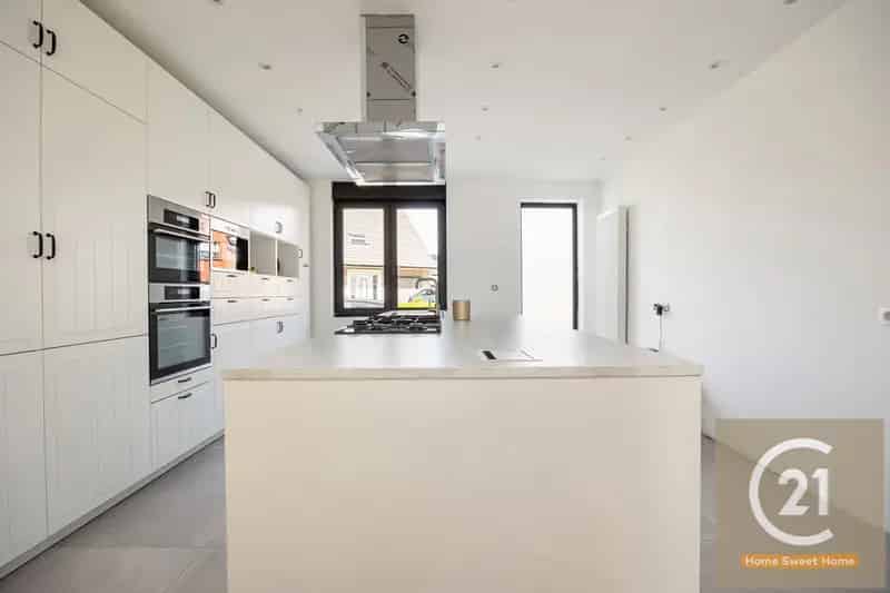 Huis te koop: Gerenoveerd huis met tuin en garage