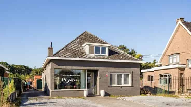 Huis Te Koop Begijnendijk: Handelswoning met Woonst en Tuin