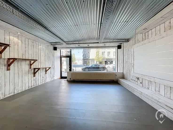 Appartementsblok met Commerciële Ruimte te Koop Ciney