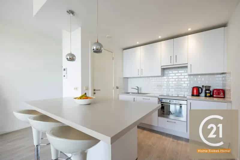 Modern Appartement te Vilvoorde met Terras en Uitzicht