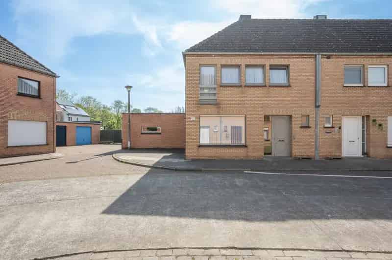 Huis te Koop Brugge: Hoekwoning met Tuin en Garage