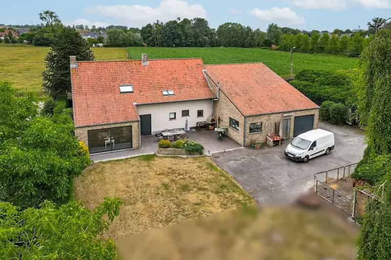 Villa te koop met handelsruimte Koekelare