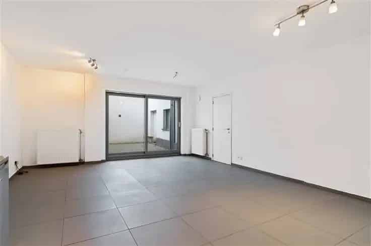 Gelijkvloers Appartement met Ruim Terras Te Koop
