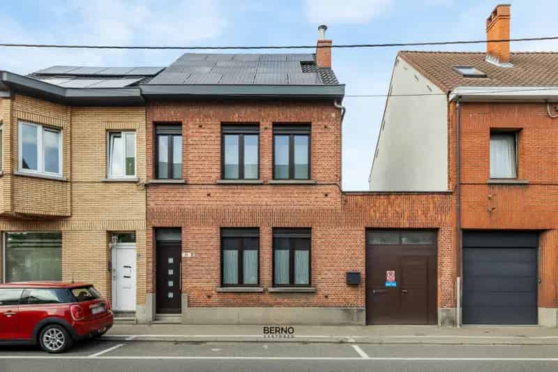 Gerenoveerde gezinswoning te koop 3 slaapkamers garage Lebbeke