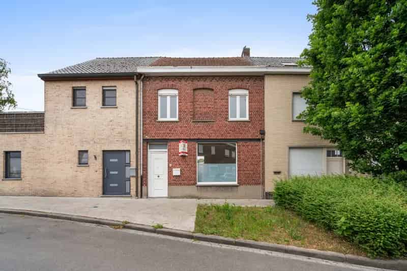 Huis te huur Moen: Instapklare woning met garage en uitweg