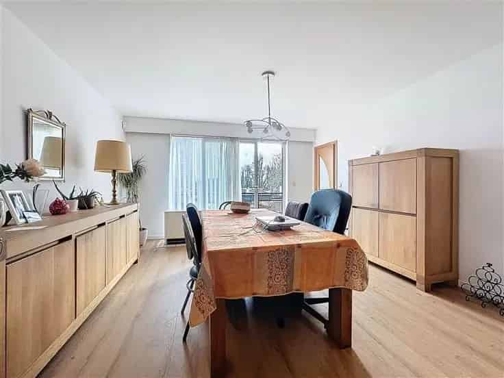 Ruim 3 Slaapkamer Appartement Te Koop Sint-Jans-Molenbeek