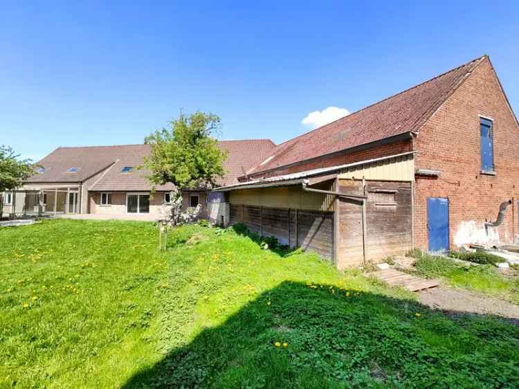 Ruime Villa met Loods te Koop