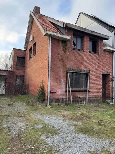Bouwgrond 440 m² met af te breken woning