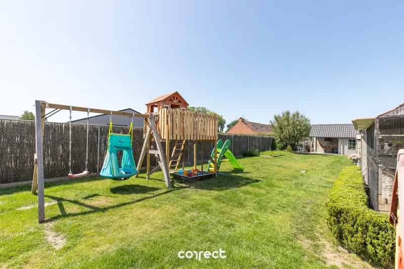 Open bebouwing op ruim perceel.