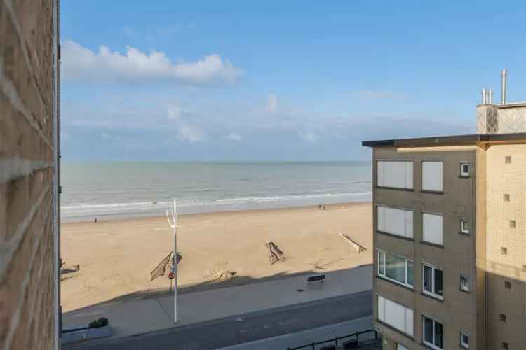 Appartement te koop met zijdelings zeezicht in Sint-Idesbald