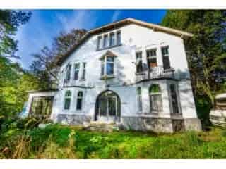 Villa te koop Lasne renovatieproject 6 slaapkamers grote tuin
