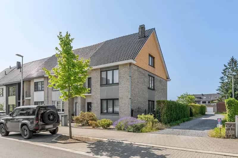 Huis te koop Hasselt: 5 slaapkamers, tuin en garage