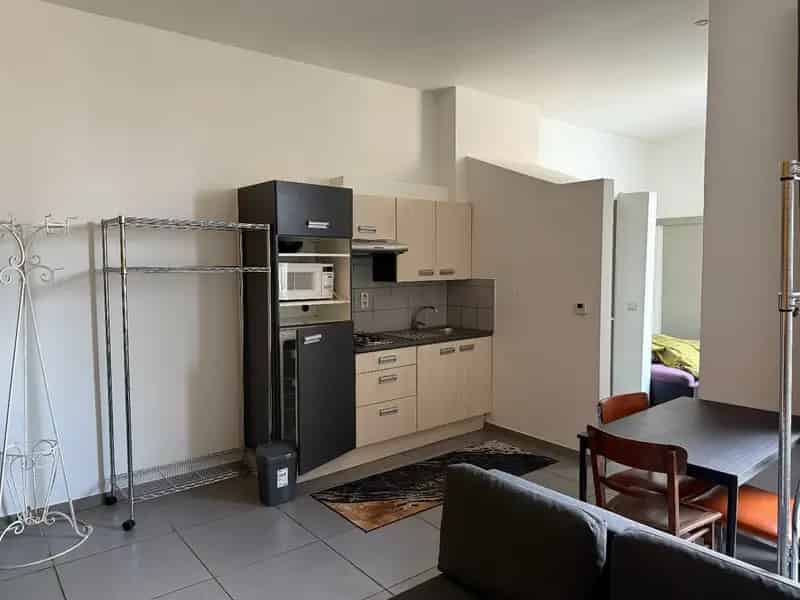 Gemeubelde Studio met Balkon