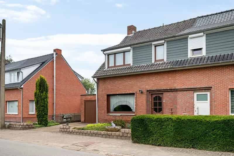 Te renoveren gezinswoning  met 3 slaapkamers op 490 m²