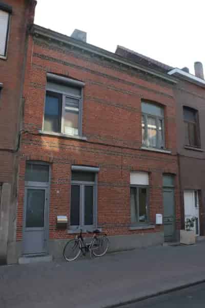 Centraal Gelegen Rijwoning met 4 Slaapkamers in Boom