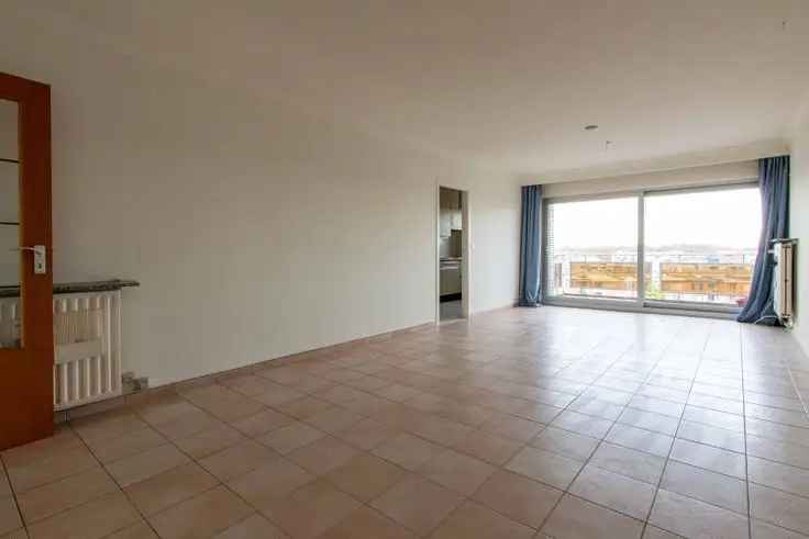 Lichtrijk appartement met garagebox te koop