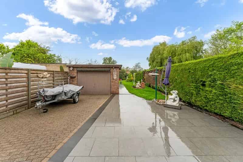 Huis te koop Mol: Halfopen bebouwing met tuin en garage