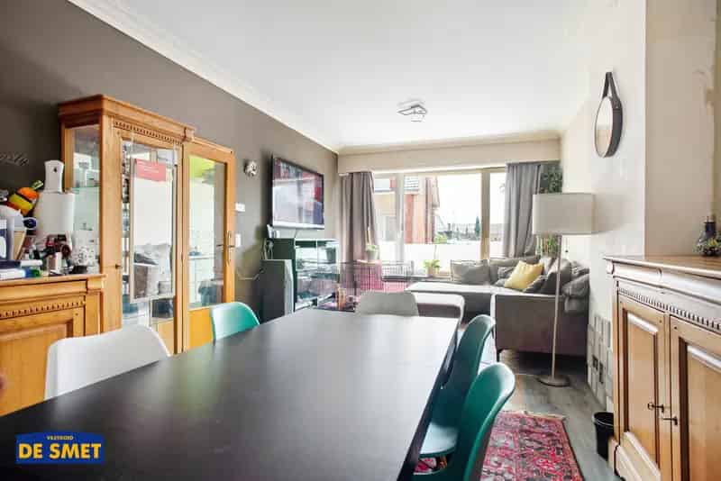 Te renoveren 5 Slaapkamer Bel Etage Nabij Centrum